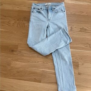Abercrombie Light Wash Women's Jeans - 90s Straight, mid-rise